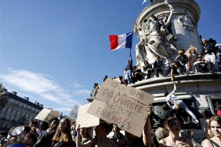 Tres semanas de aulas bloqueadas, 10.000 millones de euros en juego: La protesta escolar que le complica la agenda a Macron Tres semanas de aulas bloqueadas, 10.000 millones de euros en juego: La protesta escolar que le complica la agenda a Macron
