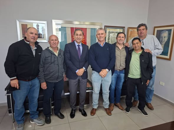 Carlos Silva Neder recibió al intendente electo de Selva, Raúl Lauxman, en la Legislatura provincial Carlos Silva Neder recibió al intendente electo de Selva, Raúl Lauxman, en la Legislatura provincial