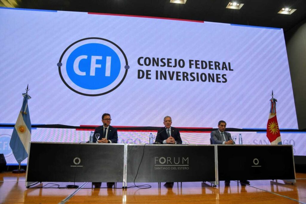 Elías Suárez realizó la entrega formal de las primeras líneas de financiamiento del CFI Elías Suárez realizó la entrega formal de las primeras líneas de financiamiento del CFI