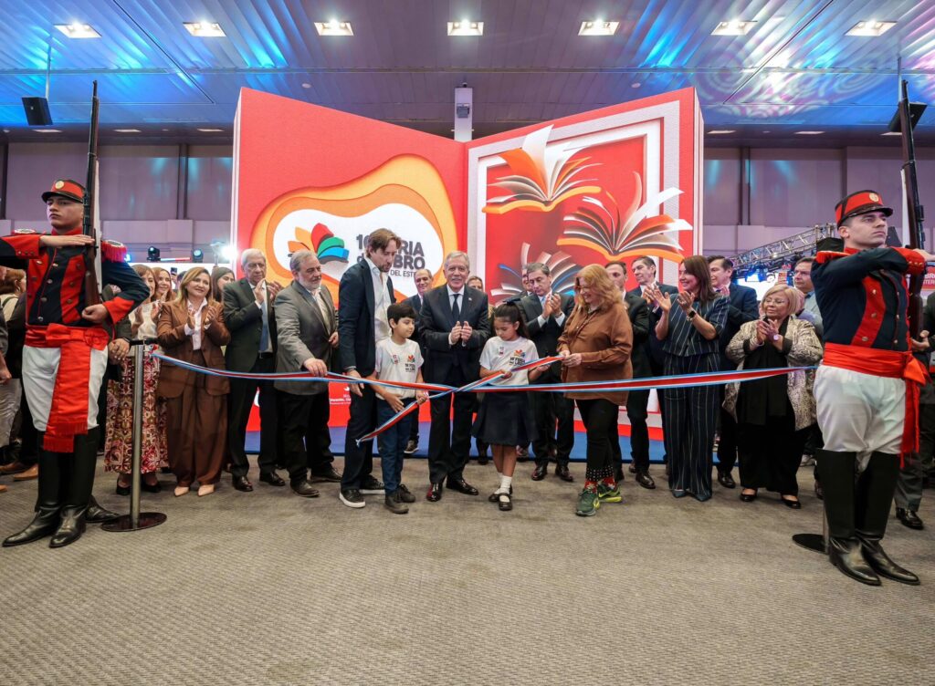 El Gobernador inauguró 16ª Feria Internacional del Libro bajo el lema “Santiago lee con vos” El Gobernador inauguró 16ª Feria Internacional del Libro bajo el lema “Santiago lee con vos”