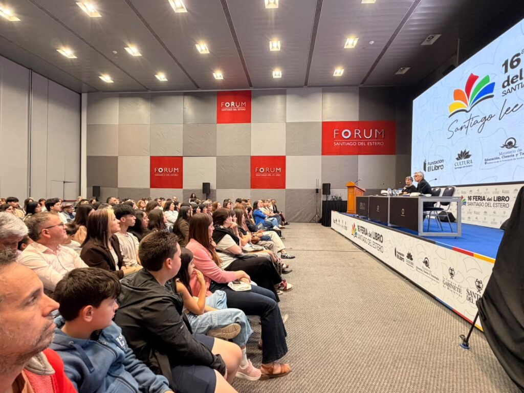 Claudia Piñeiro presentó “El Canto invisible” en la Feria del Libro