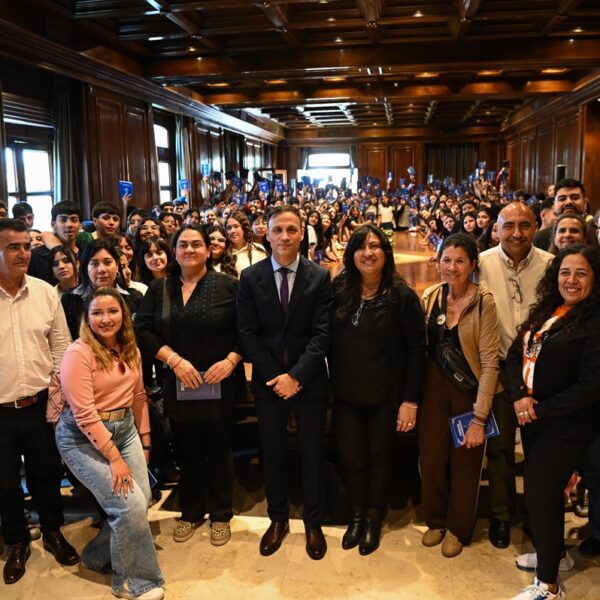 El Jefe de Gabinete Víctor Araujo recibió a estudiantes de distintos departamentos de la Provincia