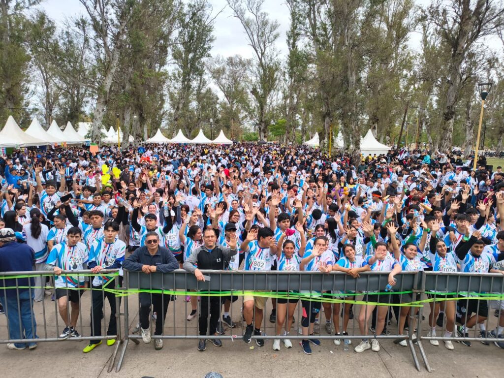 La primera Maratón Intercolegial Itinerante “Tu mente también necesita movimiento” fue todo un éxito La primera Maratón Intercolegial Itinerante “Tu mente también necesita movimiento” fue todo un éxito