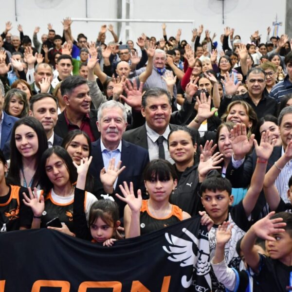 El Gobernador Elías Suárez inauguró el Polideportivo de Icaño