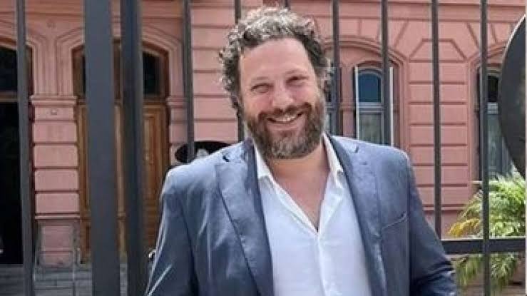 Polémica por la respuesta de Santiago Oría tras las repercusiones de una nota periodística sobre un personaje de IA