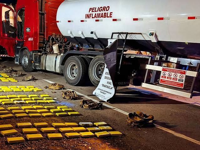Interceptación de un cargamento de sustancias ilícitas oculto en una unidad de transporte internacional sobre la Ruta 34