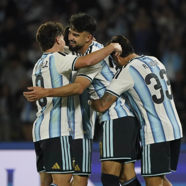 Argentina goleó 4-0 a Bolivia en Córdoba durante su primer amistoso internacional