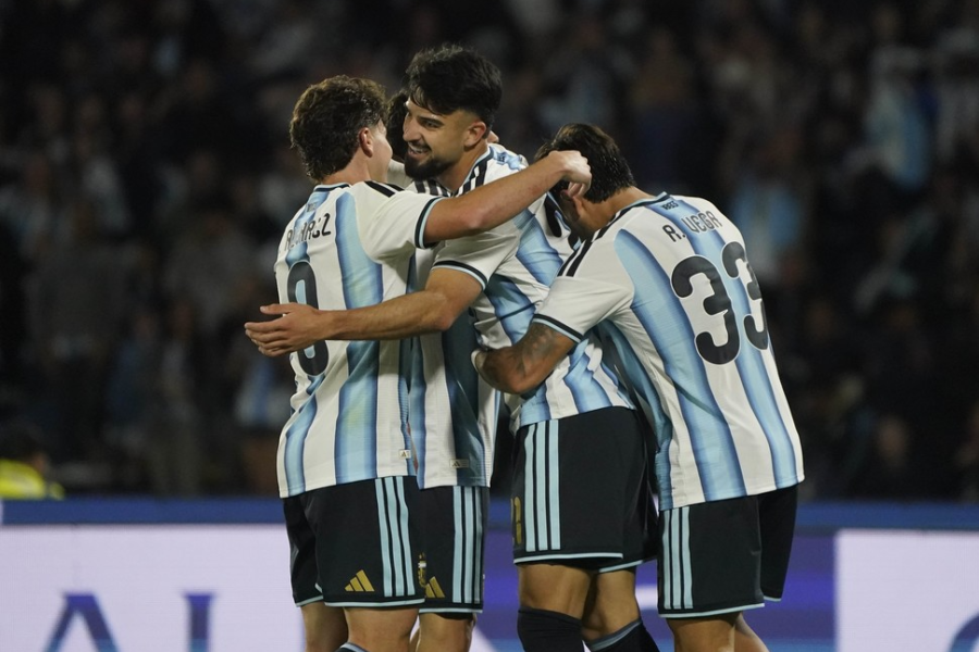 Argentina goleó 4-0 a Bolivia en Córdoba durante su primer amistoso internacional