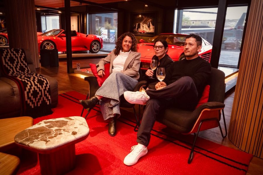 Un artesano santiagueño fue convocado por la firma Ferrari para una exposición de diseño de lujo Un artesano santiagueño fue convocado por la firma Ferrari para una exposición de diseño de lujo