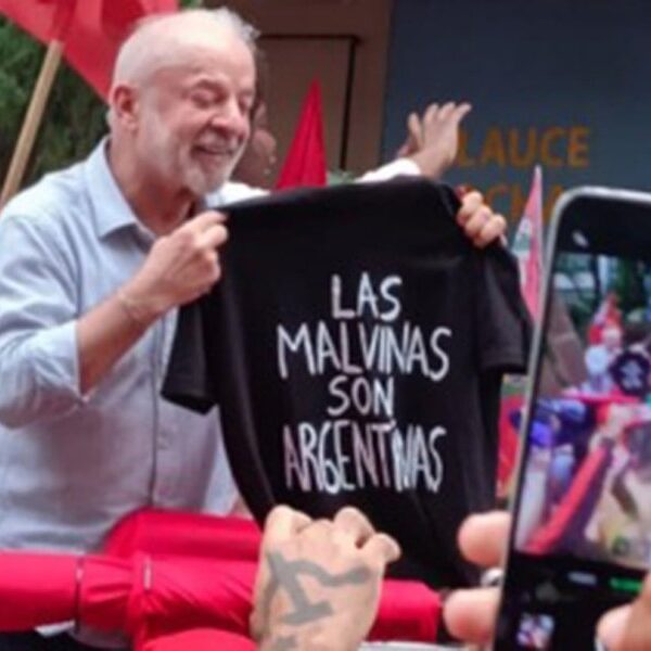 Cierre proselitista en Brasil con un guiño hacia la causa austral del Atlántico Sur