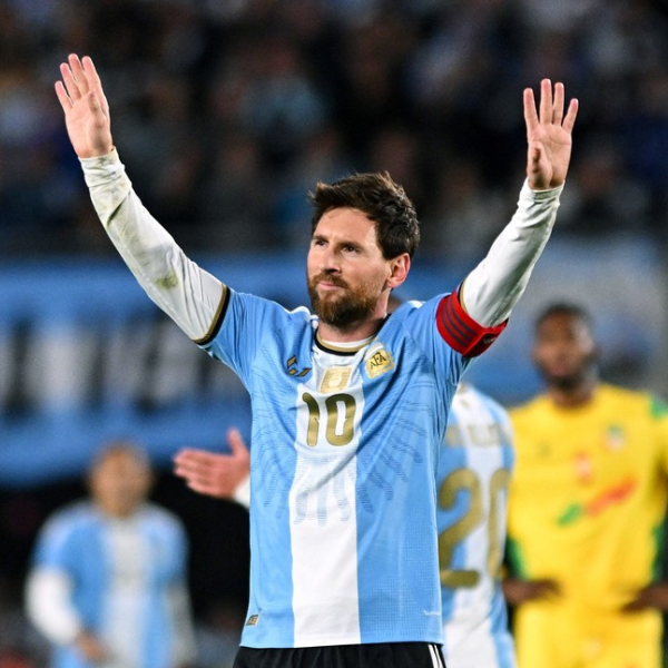 Lionel Messi se despidió de la Selección Argentina con una goleada 3-0 ante Benín en el Monumental