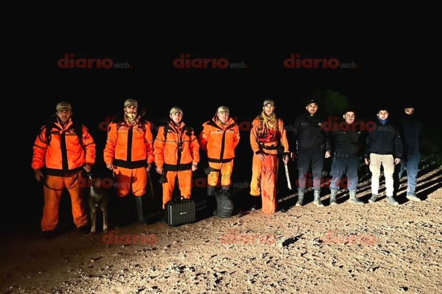 El Grupo Especial de Rescate encontró sana y salva a una anciana extraviada en el monte santiagueño El Grupo Especial de Rescate encontró sana y salva a una anciana extraviada en el monte santiagueño