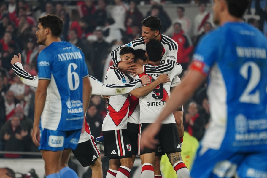 Un gol a los seis minutos alcanzó: River sumó tres puntos en el Monumental y condenó a Estudiantes de Río Cuarto al descenso