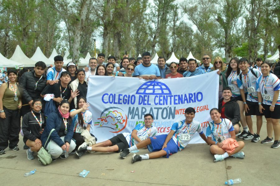 Seis kilómetros por la salud mental: Más de 2.500 estudiantes de Santiago del Estero corrieron en una maratón escolar