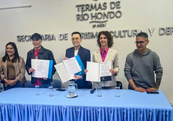 Marcelo Polino, declarado «Visitante Destacado» de Las Termas de Río Hondo en el cierre de la temporada de Los Dinamitas