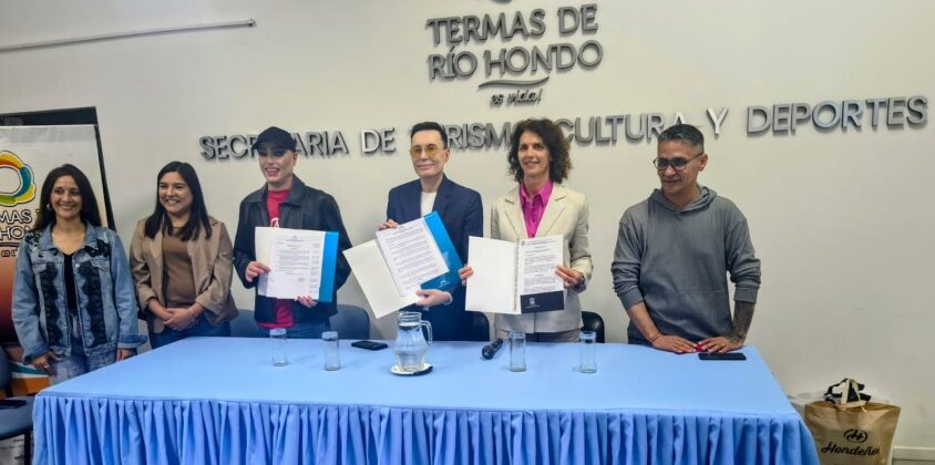 Marcelo Polino, declarado «Visitante Destacado» de Las Termas de Río Hondo en el cierre de la temporada de Los Dinamitas Marcelo Polino, declarado «Visitante Destacado» de Las Termas de Río Hondo en el cierre de la temporada de Los Dinamitas