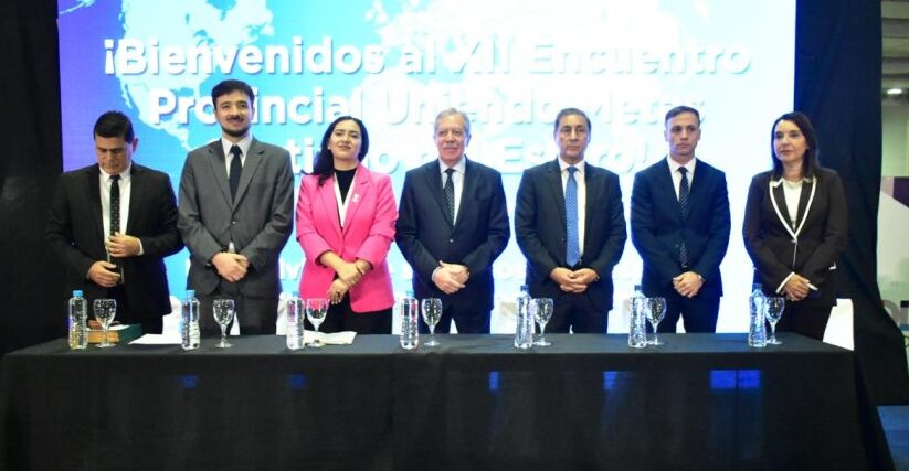 Más de 400 jóvenes simulan una sesión de la ONU en Santiago del Estero: Elías Suárez abrió el XII Encuentro Uniendo Metas Más de 400 jóvenes simulan una sesión de la ONU en Santiago del Estero: Elías Suárez abrió el XII Encuentro Uniendo Metas