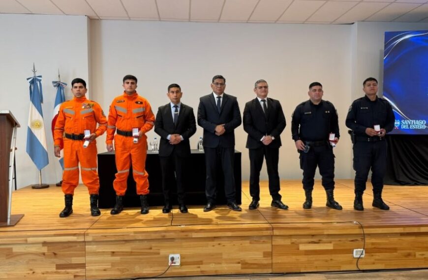 Un dron con cámara térmica y una perrita fueron claves para hallar a una abuela de 84 años perdida en el monte de Ibarra: reconocieron a los seis policías del rescate