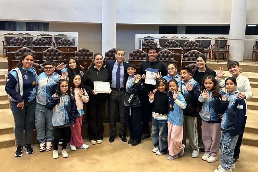 Alumnos de Ambargasta visitaron la Cámara de Diputados de Santiago del Estero Alumnos de Ambargasta visitaron la Cámara de Diputados de Santiago del Estero