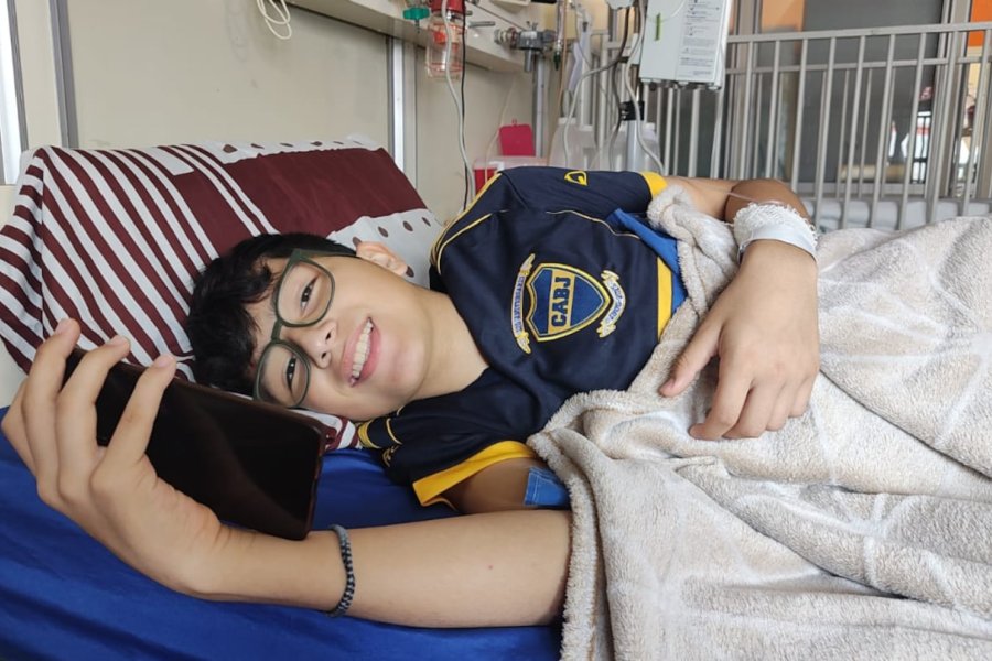 La familia de un adolescente de 13 años solicita ayuda solidaria para costear un tratamiento contra la leucemia en Uruguay