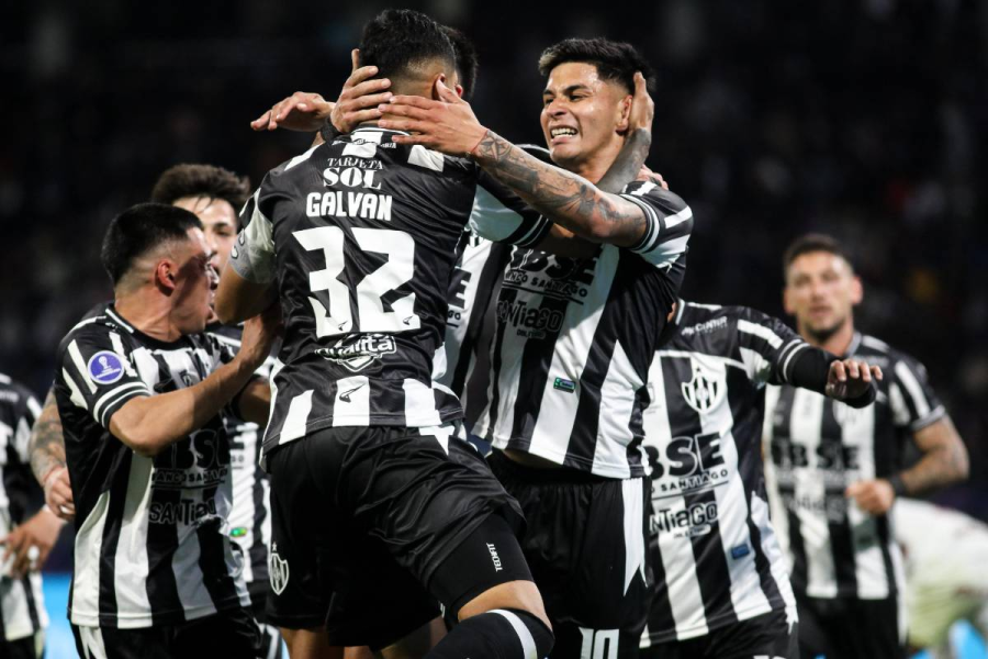 Central Córdoba garantizó su continuidad en la Primera División tras el tropiezo de Aldosivi