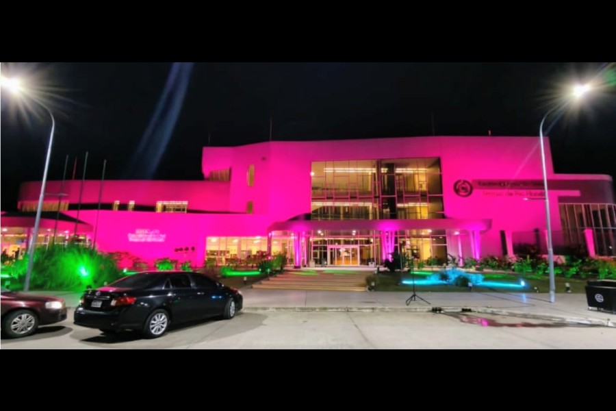 El Centro Integral de Salud de Las Termas de Río Hondo se iluminó de rosa en el marco del Octubre Rosa y el Día Mundial de la Lucha contra el Cáncer de Mama El Centro Integral de Salud de Las Termas de Río Hondo se iluminó de rosa en el marco del Octubre Rosa y el Día Mundial de la Lucha contra el Cáncer de Mama