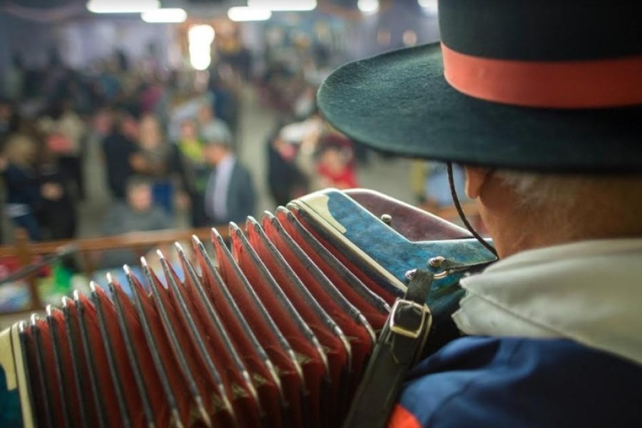 Falleció Hugo Tomás Flores, cofundador de Amandayé y voz histórica del chamamé correntino Falleció Hugo Tomás Flores, cofundador de Amandayé y voz histórica del chamamé correntino
