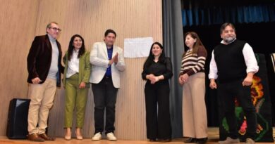 El escenario mayor del Centro Cultural Sixto Palavecino de Fernández fue bautizado con el nombre de Roberto Villavicencio